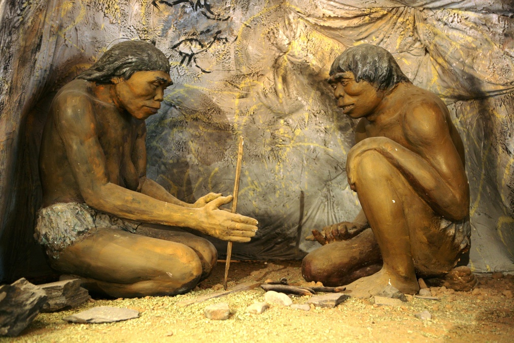A diorama depicting hominins igniting fire inside a cave from the National Museum of Mongolian History, Ulaanbaatar, Mongolia.